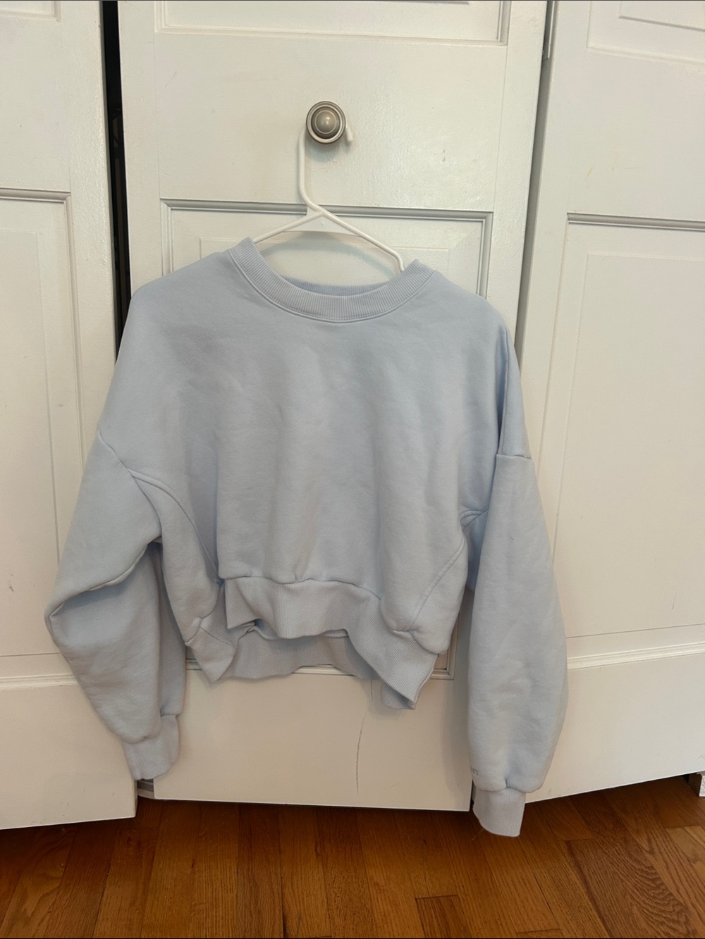 Vuori Restore Light Blue Cropped Crew Sweatshirt